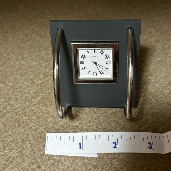 Vintage Quartz Mini Clock - Picture 8 of 13